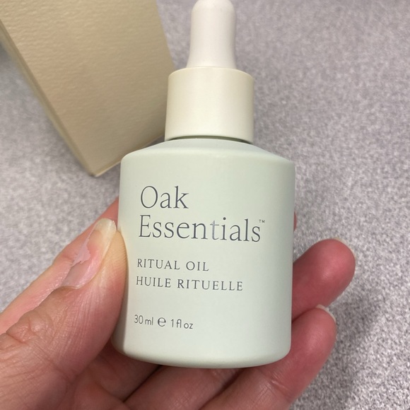 Oak Essentials Ritual Oil - Picture 4 of 4